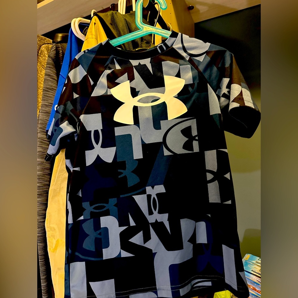 Boys Under Armour T-shirt